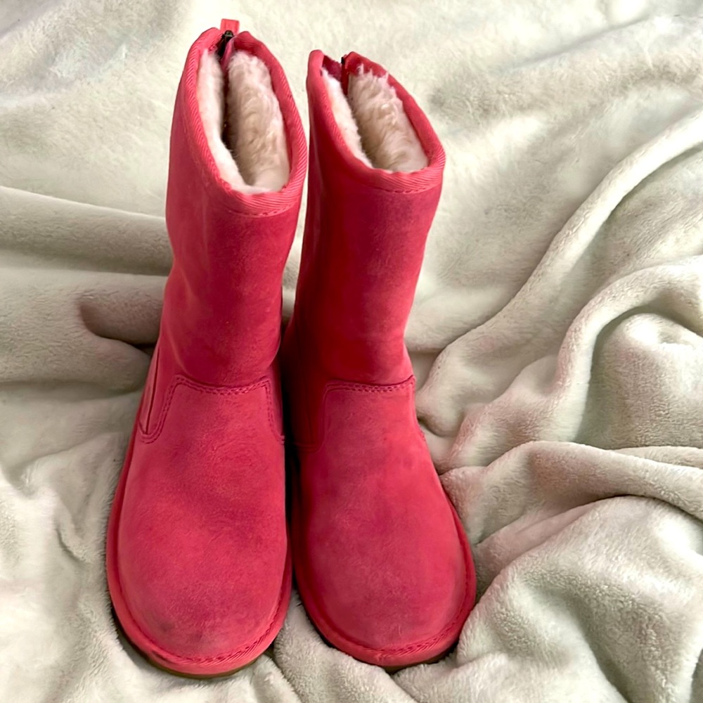 UGG LIL Sunshine II Boots. Suede Pink. Size 13. Worn 3-4 times. Comes with Box.